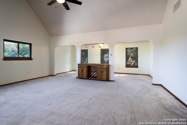 Listing photo id 14 for 29342 Seabiscuit