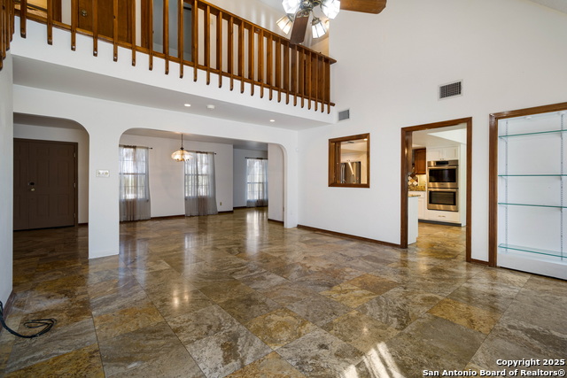 Listing photo id 2 for 29342 Seabiscuit