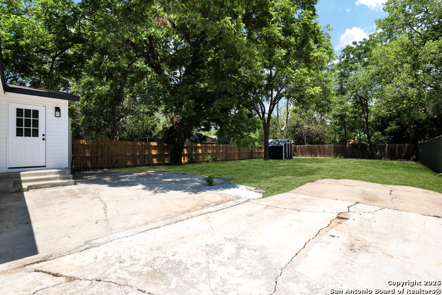 Image 29 of 31 For 775 Yucca