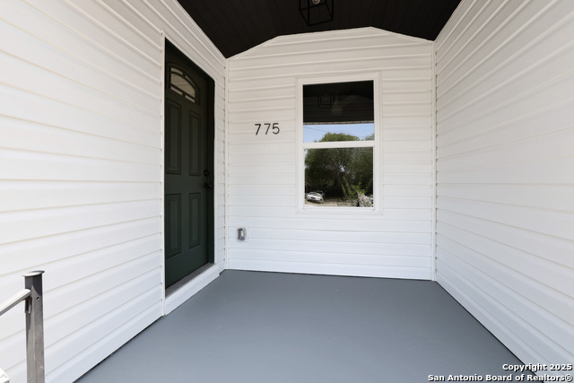 Image 3 of 31 For 775 Yucca