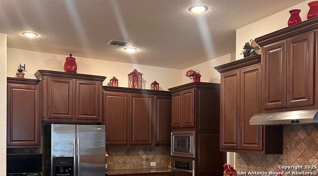 Listing photo id 12 for 6934 Laura  