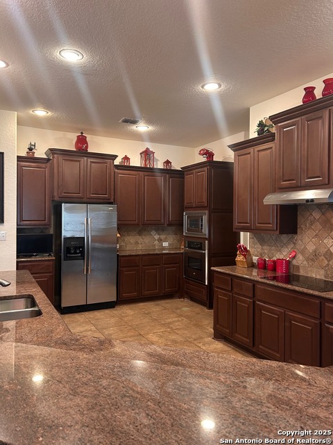 Listing photo id 16 for 6934 Laura  