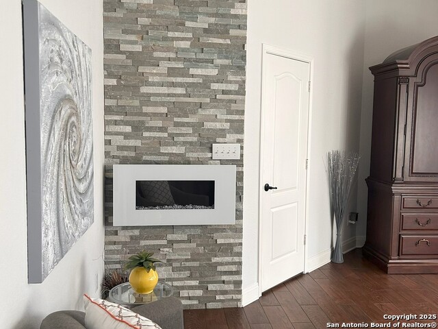 Listing photo id 25 for 6934 Laura  