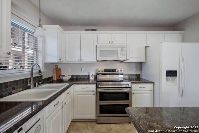 Image 11 of 19 For 11303 Vance Jackson H3