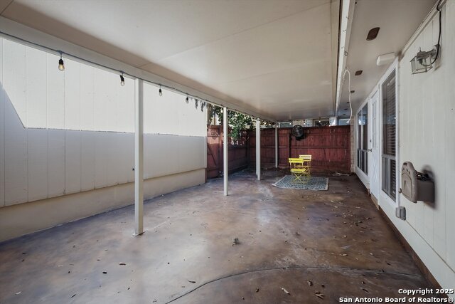 Image 17 of 19 For 11303 Vance Jackson H3