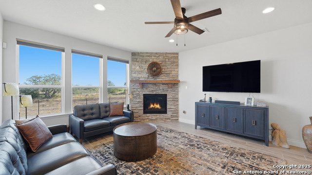 Image 11 of 46 For 820 Silverberry