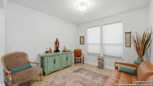 Image 23 of 46 For 820 Silverberry