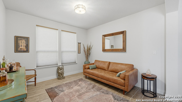 Image 24 of 46 For 820 Silverberry