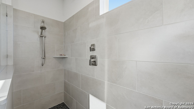 Image 28 of 46 For 820 Silverberry