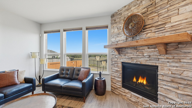 Image 6 of 46 For 820 Silverberry