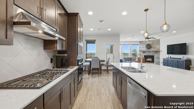 Image 8 of 46 For 820 Silverberry