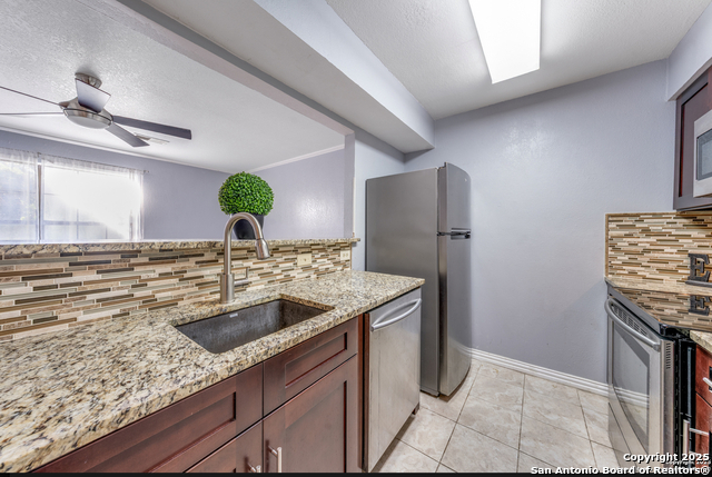 Image 5 of 9 For 11610 Vance Jackson  1105