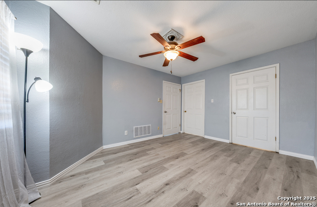 Image 6 of 9 For 11610 Vance Jackson  1105