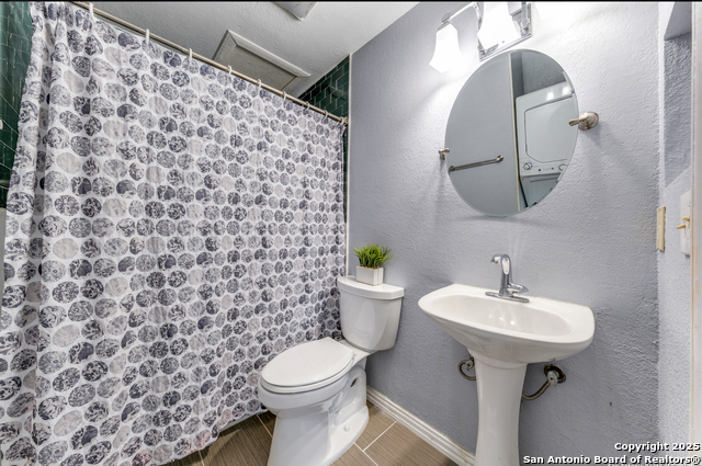 Image 7 of 9 For 11610 Vance Jackson  1105