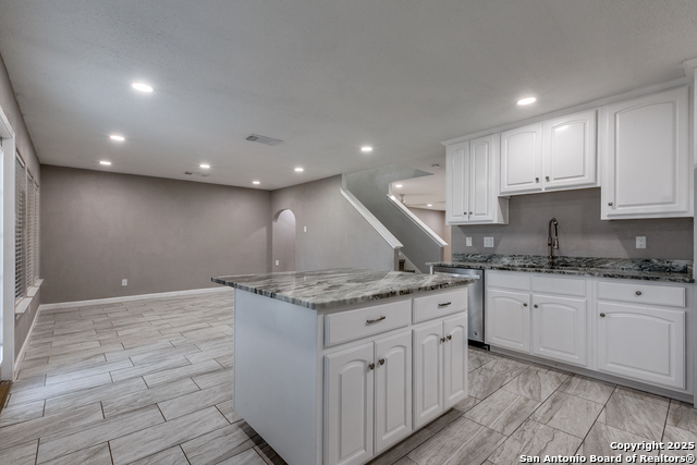 Image 10 of 25 For 338 Territory Oak