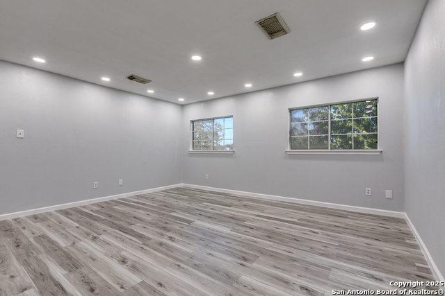 Image 12 of 25 For 338 Territory Oak