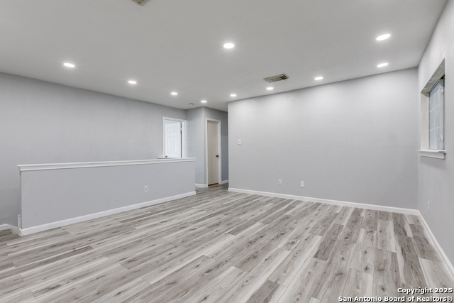 Image 13 of 25 For 338 Territory Oak