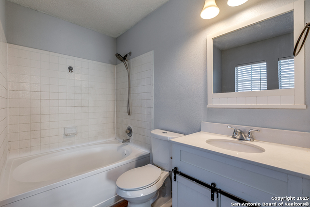 Image 17 of 25 For 338 Territory Oak