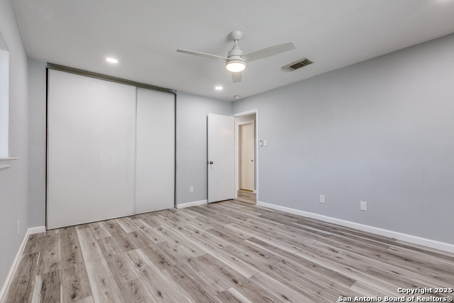 Image 19 of 25 For 338 Territory Oak