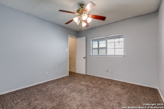 Image 21 of 25 For 338 Territory Oak