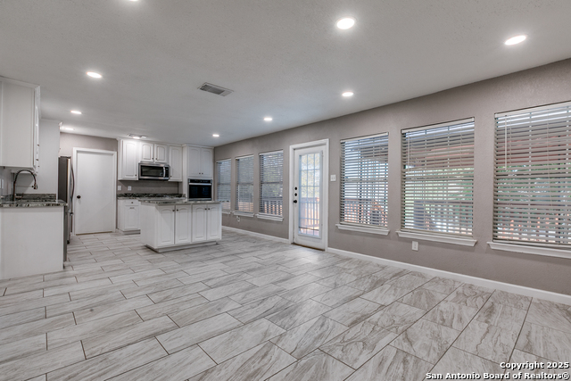 Image 6 of 25 For 338 Territory Oak