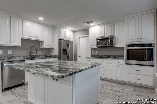 Image 8 of 25 For 338 Territory Oak