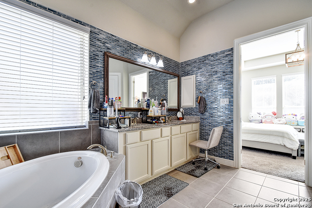 Image 17 of 31 For 12822 Florianne