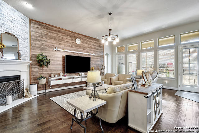 Image 4 of 31 For 12822 Florianne