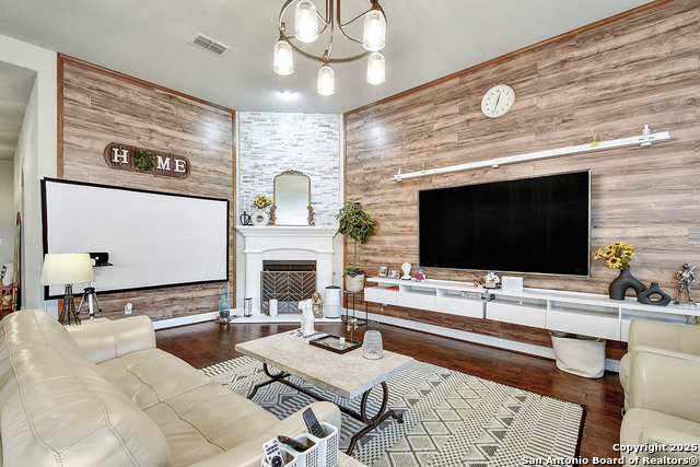 Image 5 of 31 For 12822 Florianne