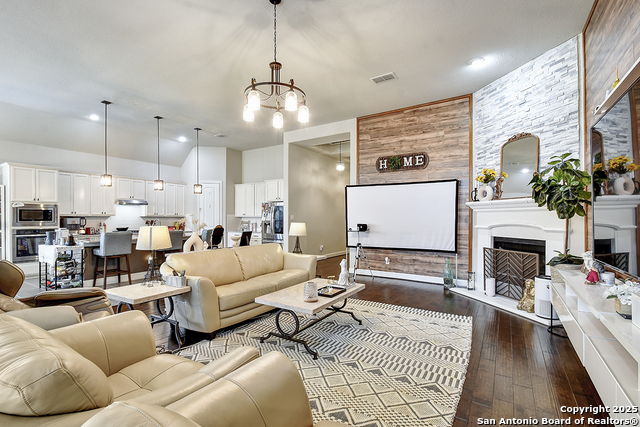 Image 6 of 31 For 12822 Florianne