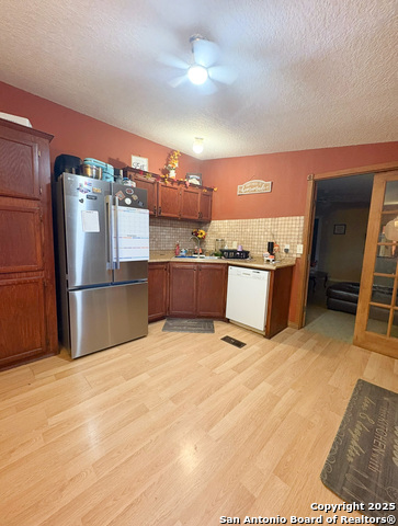 Image 14 of 21 For 42 Mobile Rd