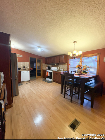 Image 15 of 21 For 42 Mobile Rd