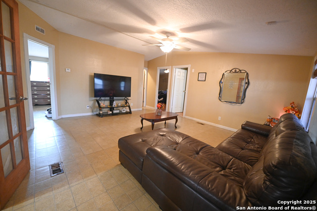 Image 5 of 21 For 42 Mobile Rd