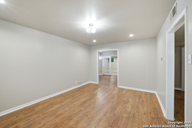 Image 3 of 12 For 425 Wright E