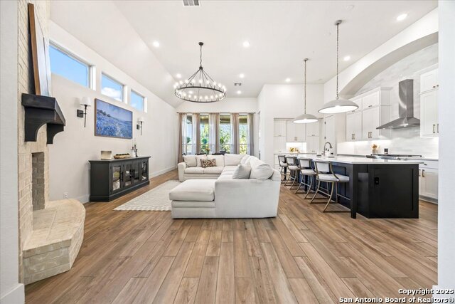 Image 10 of 47 For 2141 Glendon