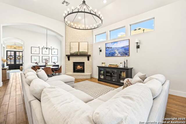 Image 11 of 47 For 2141 Glendon