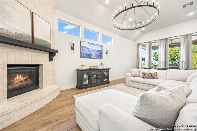 Image 13 of 47 For 2141 Glendon