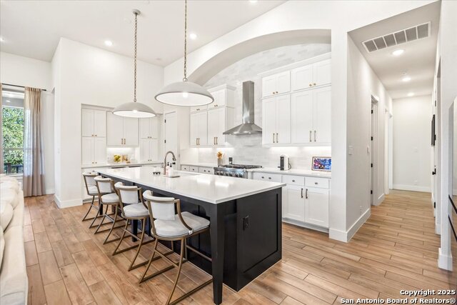 Image 14 of 47 For 2141 Glendon