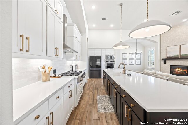 Image 16 of 47 For 2141 Glendon