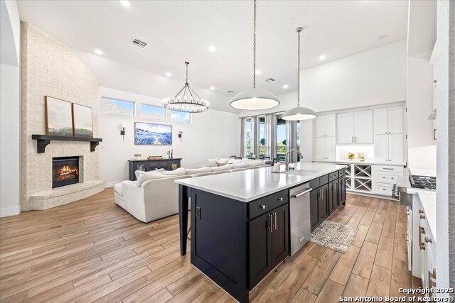 Image 17 of 47 For 2141 Glendon