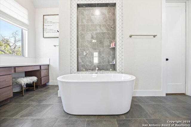 Image 21 of 47 For 2141 Glendon