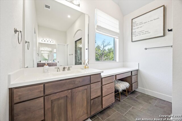 Image 22 of 47 For 2141 Glendon