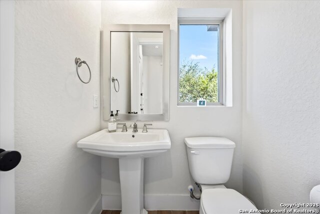 Image 36 of 47 For 2141 Glendon