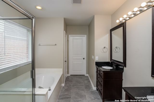 Listing photo id 9 for 11214 Jadestone