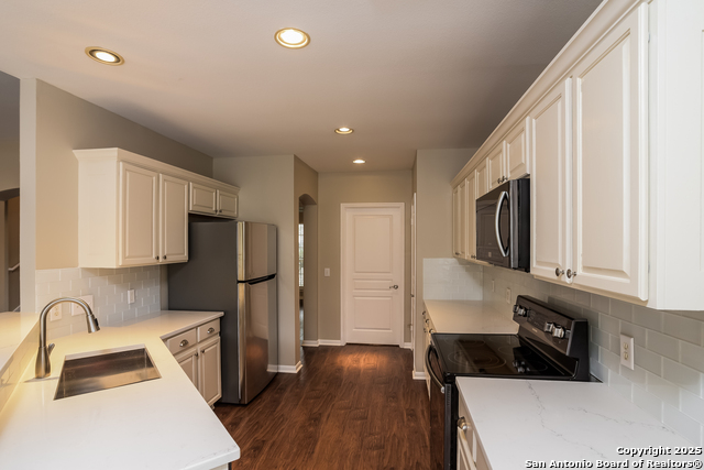 Listing photo id 3 for 11214 Jadestone