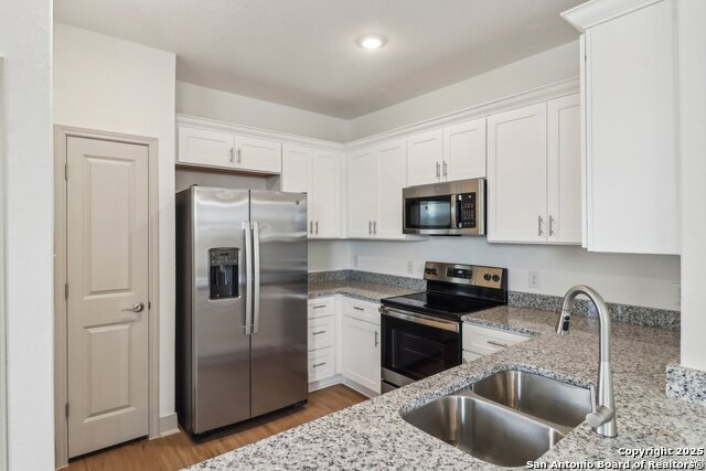 Image 10 of 76 For 12352 Montgomery Forest