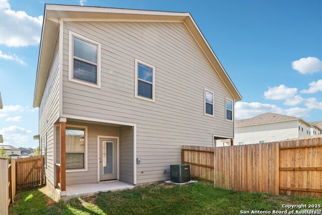 Image 35 of 76 For 12352 Montgomery Forest