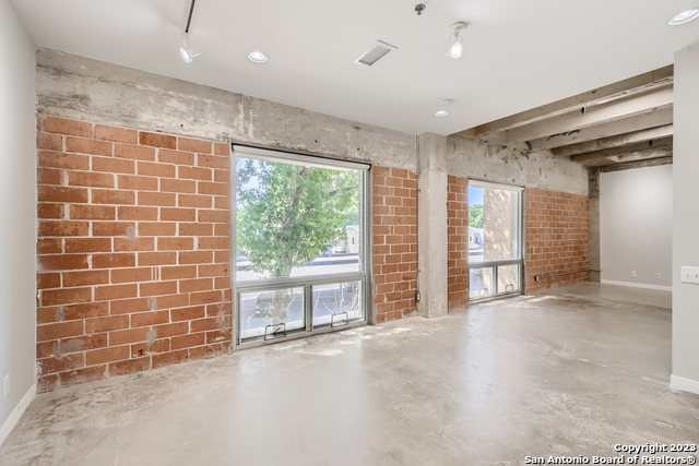 Image 23 of 36 For 1115 Alamo St S 2302