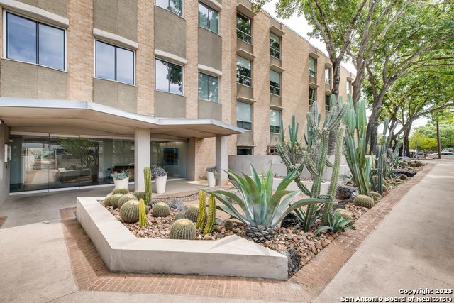 Image 3 of 36 For 1115 Alamo St S 2302