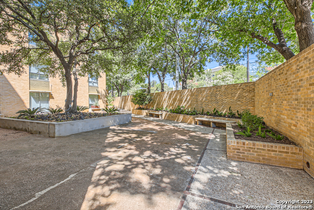 Image 33 of 36 For 1115 Alamo St S 2302